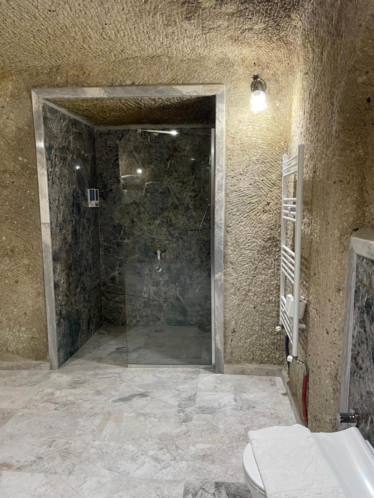 Cappadocia Empire Cave Hotel Göreme Exterior foto